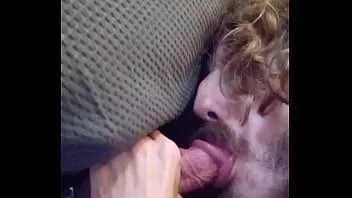 Afspelen Britse man keert terug naar gloryhole om me eten te geven