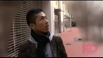 Afspelen (1/3) rondhangen met een man in de stad! natuurlijk komen we ook van dichtbij en persoonlijk met erotiek!