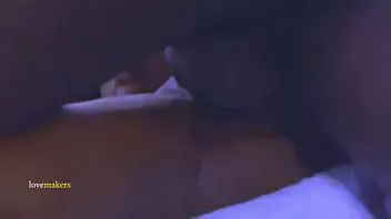 تشغيل قامت Esi ببسط ساقيها من أجل قضيبي الكبير