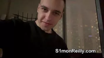 Reproduzir Comemorando o ano novo com cara de foda na varanda pública - experiência do namorado roleplay joi