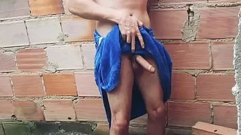 Play Construction worker big dick cumming