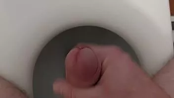 চালান আমার বন্ধুর বাথরুমে প্রস্রাব এবং কাম