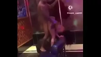 Reproduzir Meu homeboy fodeu a stripper nos clubes