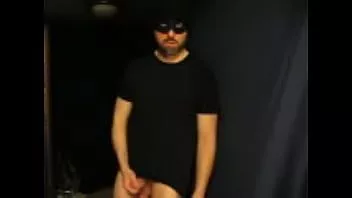 Jouer Branler dans un cockstrap et éjaculation