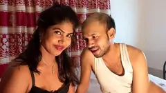 Jouer Ébène amateur MST Sumona devient sauvage avec une piqûre blanche dans le porno anal-sexe