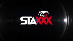 Reproduzir A morena asiática magra está pronta para uma foda de buceta hardcore e uma enorme gozada facial