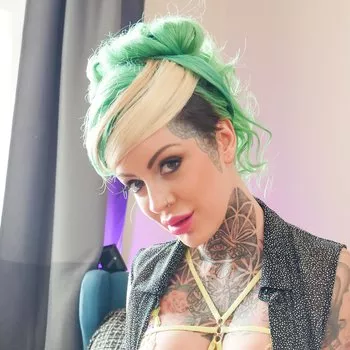 Porno Yıldızı Phoenix Madina
