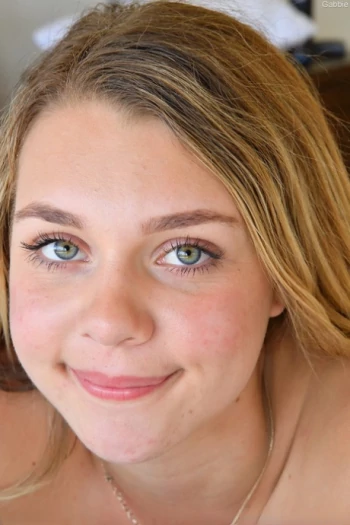 قناة Gabbie Carter