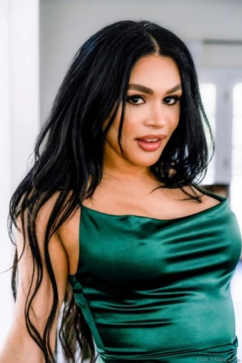 Actrita Eva Maxim